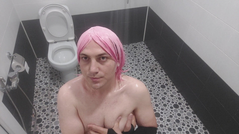 Kitty_Cross: Kont shemale wit lekker weelderig lichaam flirt op de vloer...