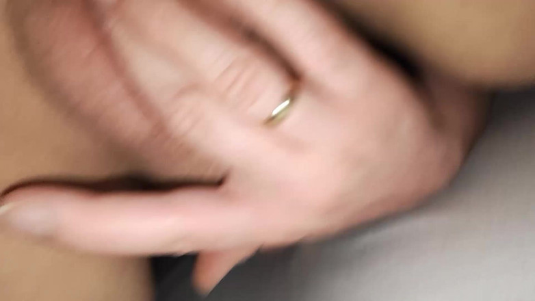 Sekretny666: Sperma inuti hennes fitta och på henne med hjälpande hand