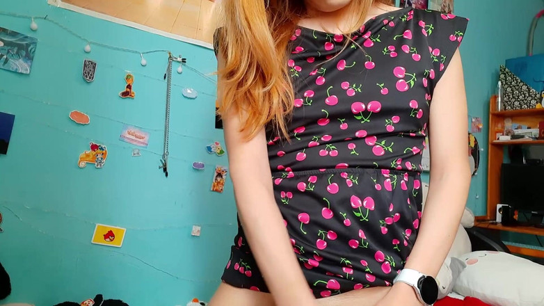 Crystal Phoenix: Gadis trans dengan gaun seksi masturbasi untukmu