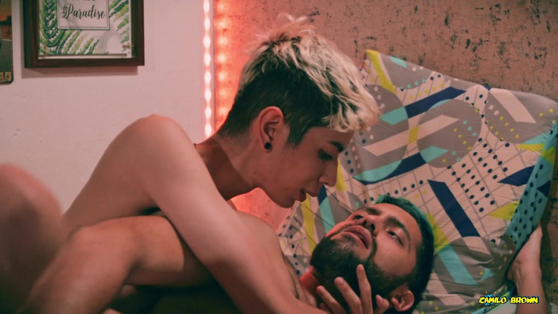 Camilo Brown: Camilo brown dientot habis-habisan sama kontol besar sampai dicrot di...