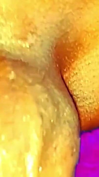 Oh mio dio! Un cazzo mostruoso che non riesco a crederci che l'abbia fatto! Un grosso cazzo si masturba un grosso cazzo nero
