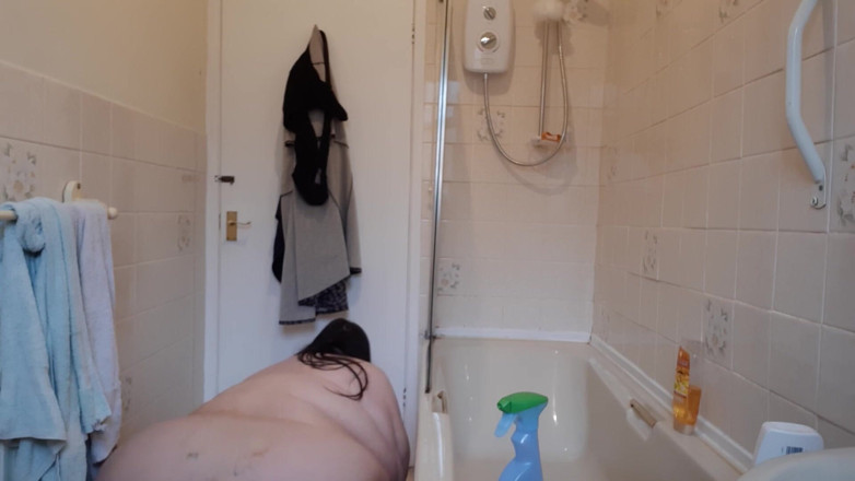 SSBBWLadyBrads: Ssbbw nude cleaning bathroom fat tummy