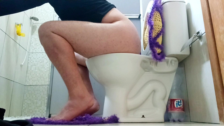 amateurbrazilian: Look at the Thickness of This Gay Hottie's Leg