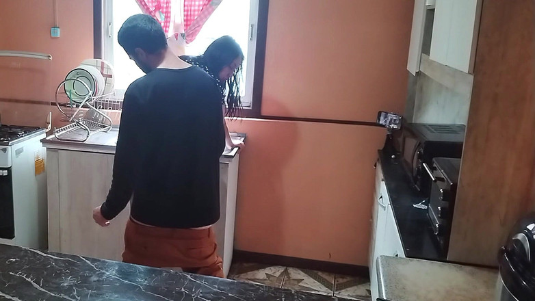 BBW Kelly Mom: Ho Sorpreso La Mia Matrigna in Cucina E Abbiamo Iniziato...