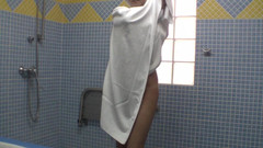 British Cougar: Duschen und mit mir selbst spielen