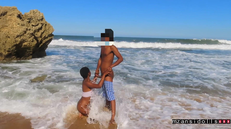mzansionlyfan: Beach Blow Job
