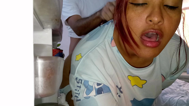 Gina Halime: Große Stiefmutter Wird Unerwartet Gefickt, Während Sie Ihren Kühlschrank Überprüft