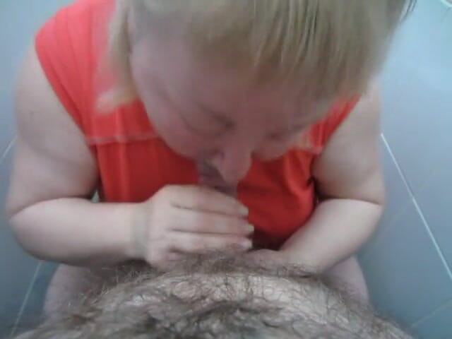 Zona901: Blowjob in the rest room