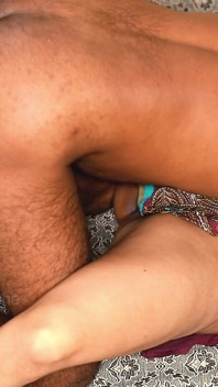 Desi ragazza del villaggio Sneha godere del sesso con il fratellastro di nascosto. Figa scopata dopo il pompino. Si fa riempire di sborra sulla figa