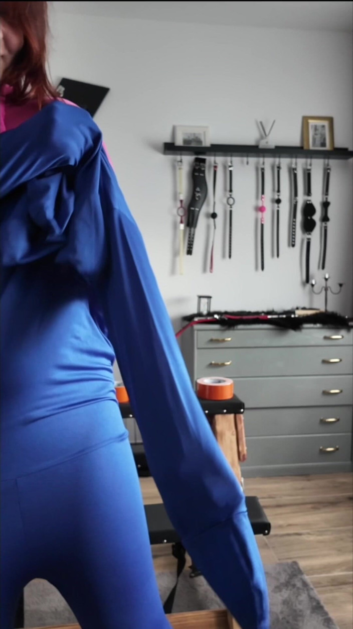 Elena917: Bondage in gabbia, Orgasmi sculacciati raccolti, layering zentai