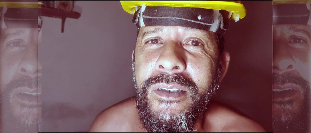 Stink HairyMale: Ein Mann, der raucht