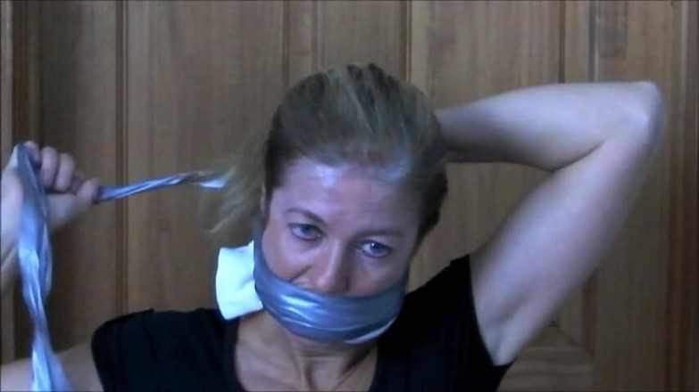 Selfgags classic: 땀에 젖은 팬티로 재갈을 거는 밀프 조깅!