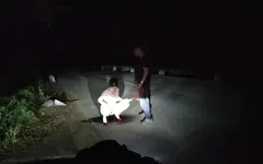 Dum dum cunts को निजी बाथरूम के विशेषाधिकार की आवश्यकता नहीं है या लायक नहीं है!