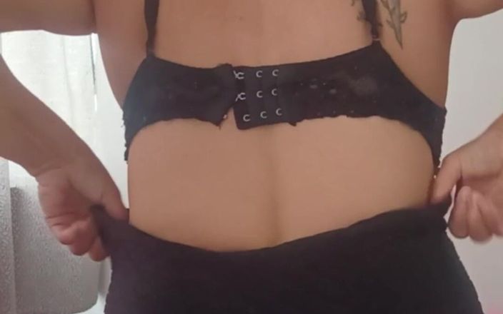 LicenciadaAnn: Heta mogna visar hur man använder en anal plug och...