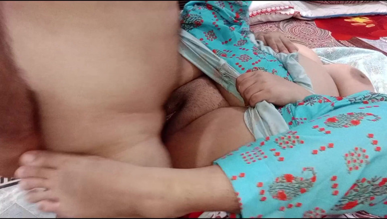 QueenbeautyQB: भारतीय प्रेमी प्रेमिका को चोदता है