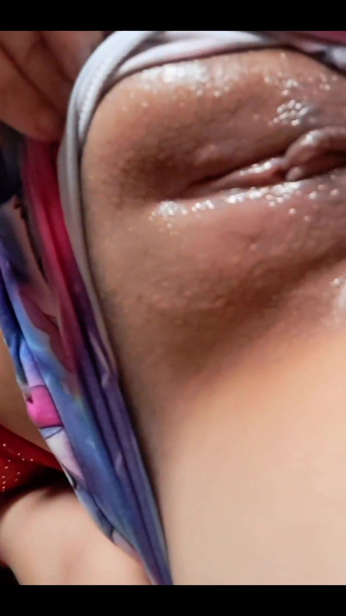 Yulieth Gomez: オナニー - エッチな女の子がマンコをオナニーするお尻を見せる