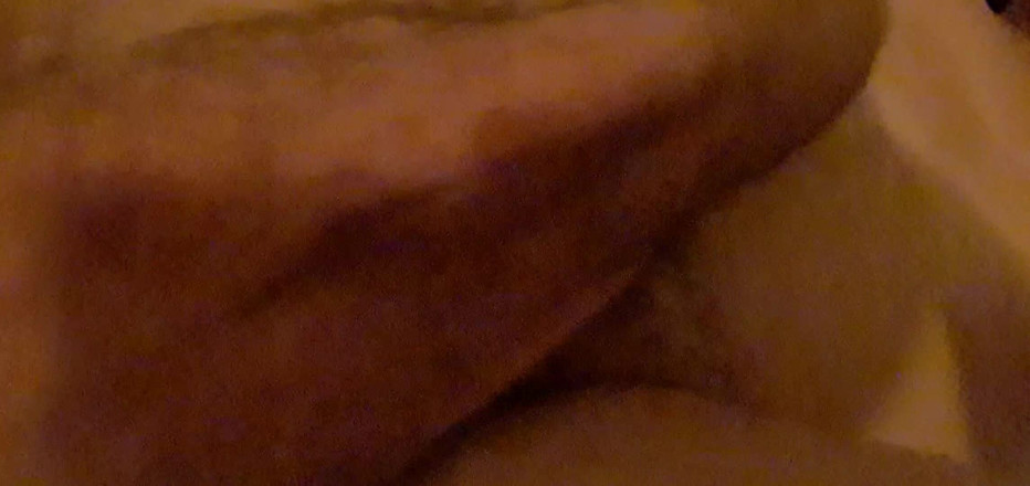 Nick96_shy: Labă solo și închidere cu spermă pe gaură