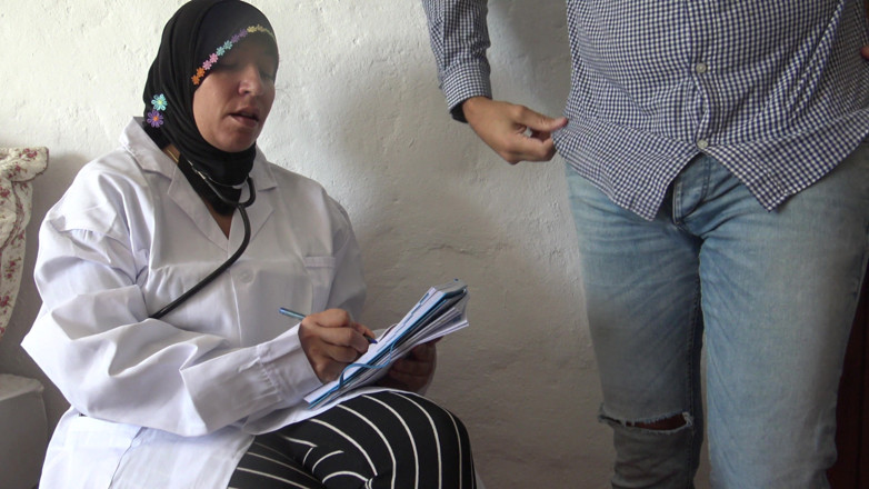 Souzan Halabi: Der Mann leidet an erektiler Dysfunktion und zieht einen arabischen...