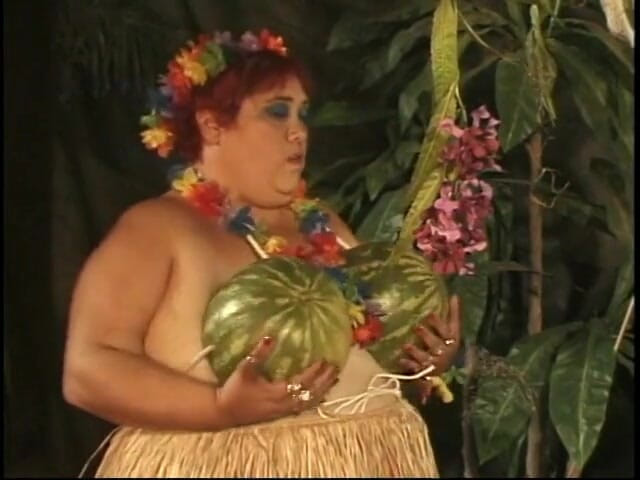 Give me BBW: Enorme dançarina gordinha recebe sessão de foda por um garanhão...