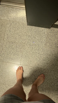 Berjalan Tanpa Alas Kaki Di Mana-mana