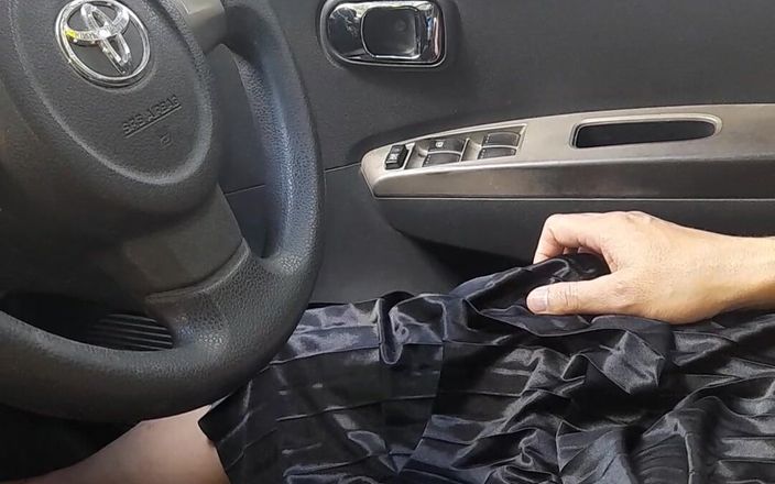 Naomisinka: Asyalı travesti saten ipek pledated etek boşalma zevki
