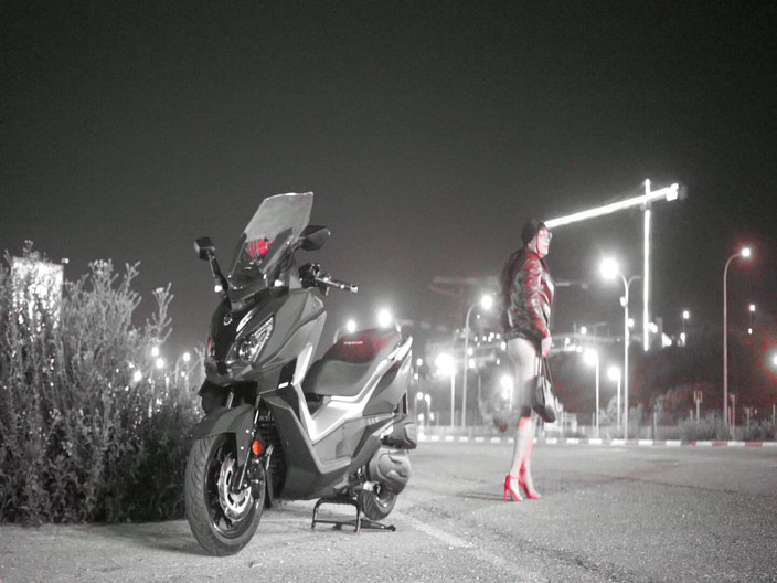 Voyager: Idealna krótka spódnica