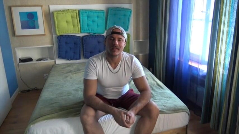 Gaybareback: Lelaki berotot dikongkek tanpa kondom oleh Delta Kobra