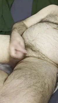 Éjaculation sur le canapé