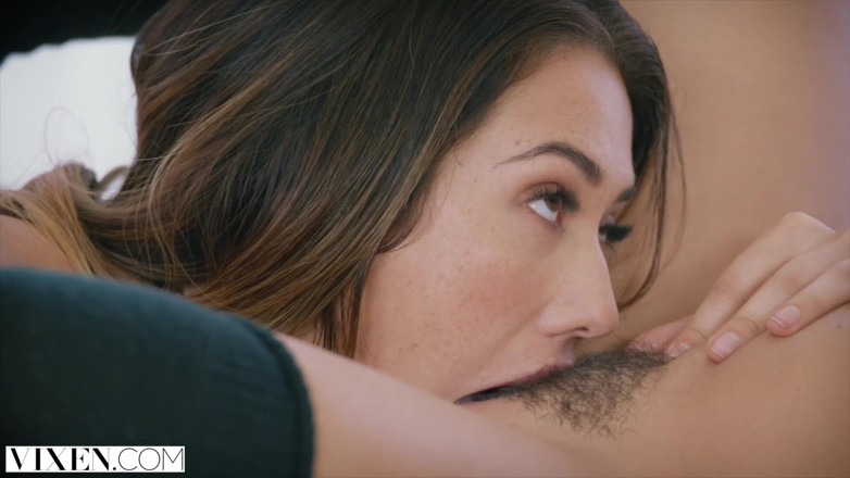 Vixen: Vixen - Eva Lovia y Keisha Grey comparten una polla