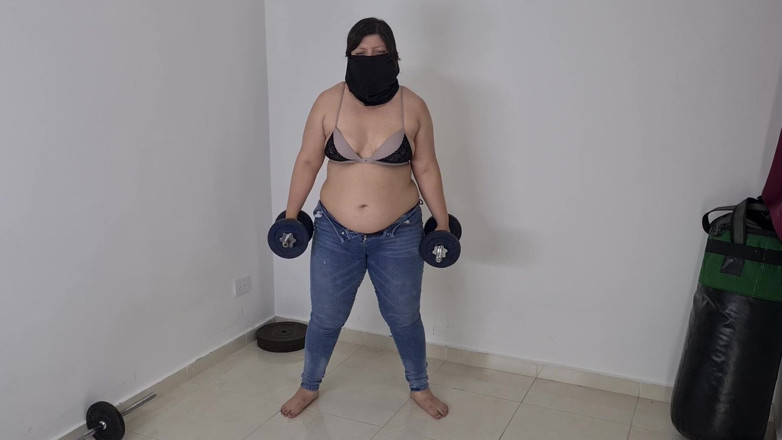 Alice H: Maskiertes mädchen-training