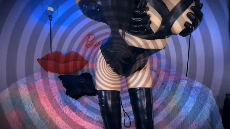 LDBMistress: लेटेक्स में L'incantesimo della Dea, सुगंधित हिलाने के निर्देश ita