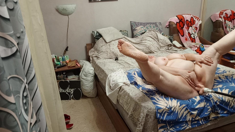 Zona901: Una macchina del sesso scopa la succosa figa di una...