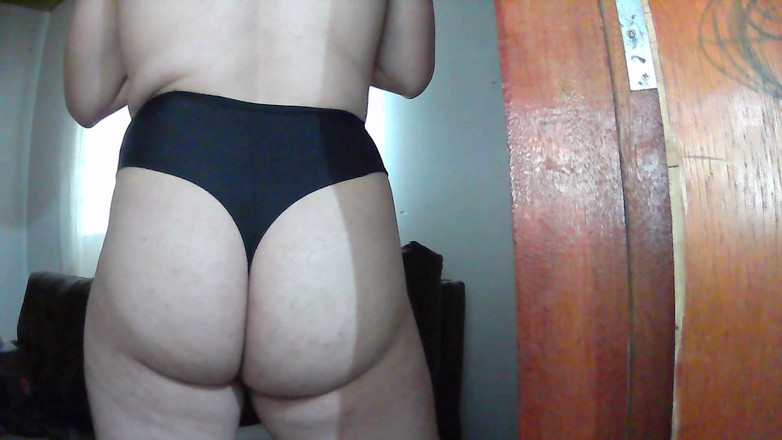 amateurbrazilian: I'm Looking for a Man with an 18 Cm Dick to...