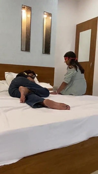 Padrastro deja que la hijastra vaya con ella con su madrastra