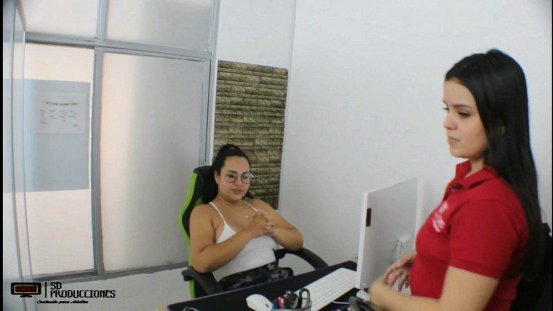 Megan Boobs: Dvě lesbičky s velkým zadem tvrdě nůžkují - porno ve španělštině
