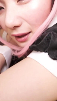 Ringo Fujii, femme de ménage excitée, se fait baiser dans une chambre d’hôtel