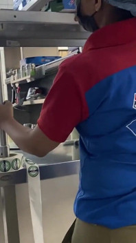 Fata care livrează pizza este futută în pizdă