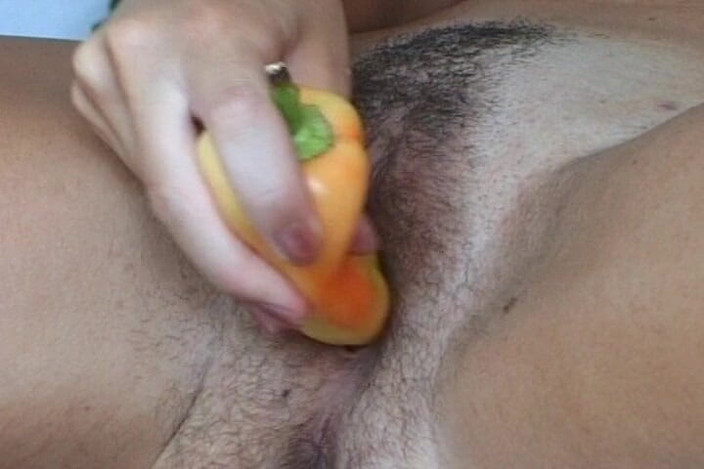 German amateur couples: Dit is een solo-sessie met een Duitse babe die haar...
