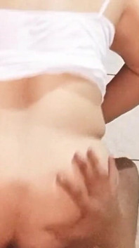 Une mamie mature squirte