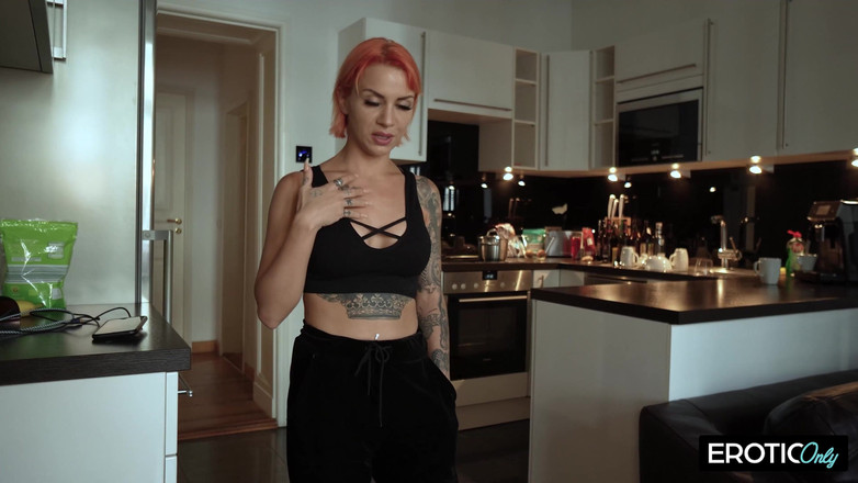 ONLYFREAKSX: De vieux amis se retrouvent pour une baise sans retenue