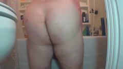 Au79: Üvey kızın girmeden önce duşu düzeltiyor