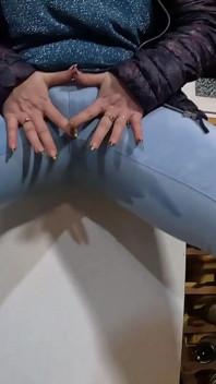 Cameltoe-milf Tanzt, Neckt Und Pinkelt in Ihrer Jeans - Nasser Fetisch Fantasy 335