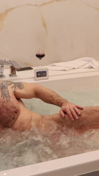 Hairy Muscle Stud: Luxury Jacuzzi Strip & Raw Jerk off - 4K Bodybuilder Solo
