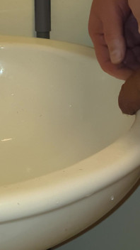 Peeing for Those That Like to Watch