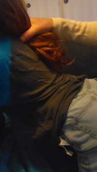 Adora quando a secco il suo culo nei jeans attillati