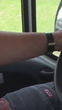 Gli Succhia Il Cazzo Mentre Guida E Poi Si Fa Scopare in Camper