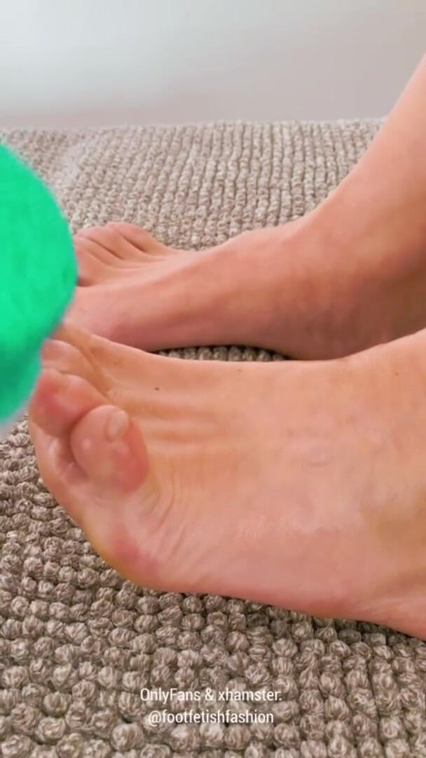 FootFetishFashion: Мій перший масаж маслом