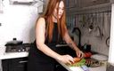 Goddess Misha Goldy: Vore-taboe-fantasie! Stiefmoeder kookt en beft haar 2 vervelende stiefzonen!