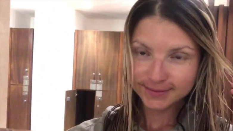 Gina Gerson: Amcık tıraşı tek başına