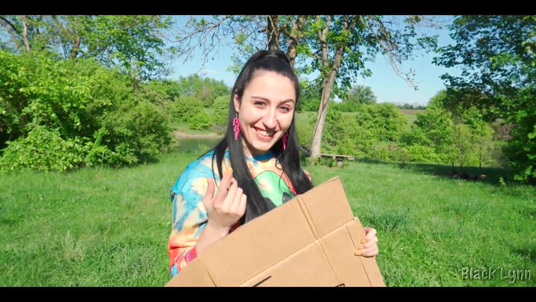 YSP Studio: Troia hippie mi ha strappato gratuitamente nella sua tenda
